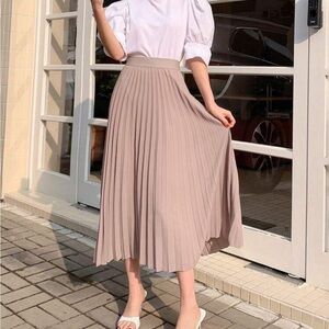 SHEIN Dazy - Elegant Beige Pleated Skirt (Size S)